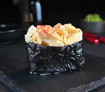 Гункан с крабом