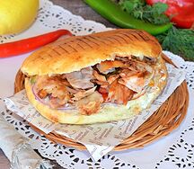Шаурма в тандырной лепешке