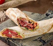 Хот-дог в лаваше с двумя сосисками