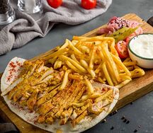 Открытая шаурма на тарелке