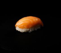 Суши лосось