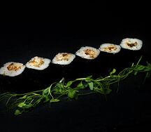 Маки с угрем