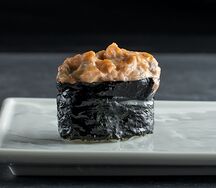 Суши запеченные Спайси лосось