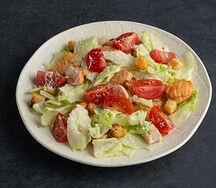 Салат Цезарь с лососем