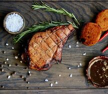 Свиная корейка с гарниром