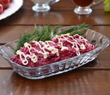 Салат Свекла с сыром и грецким орехом