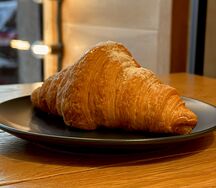 Круассан с соленой карамелью
