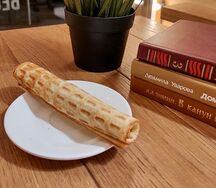 Вафельная трубочка с вареной сгущенкой