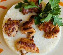 Эларджи с курицей и соусом ткемали