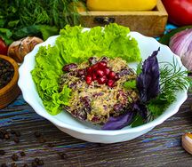 Лобио из красной фасоли с орехами