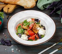 Салат из хрустящих баклажанов с сыром надуги