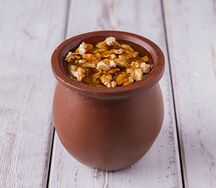 Мацони с медом и грецкими орехами