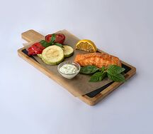 Стейк семги с овощами