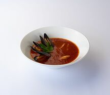 Томатный суп с морепродуктами