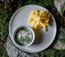 Икра муксуна в сметанном соусе и картофелем фри