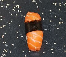 Суши с копченым лосось