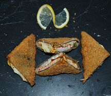 Сэндвич темпура с копченым лососем