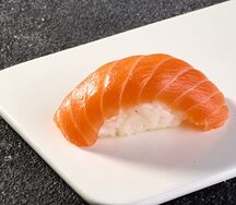 Нигири лосось