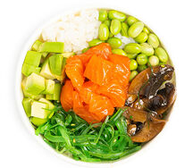 Поке с лососем и авокадо