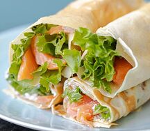 Блины с форелью и творожным кремом