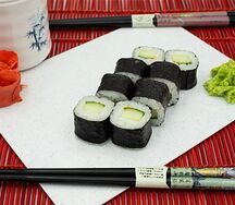 Мини-ролл с огурцом