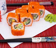 Ролл фирменный Калифорния с лососем