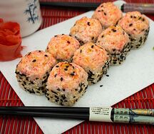 Запеченный ролл с креветкой