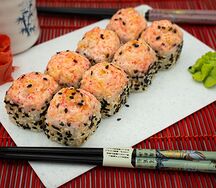 Запеченный ролл с креветкой спайси