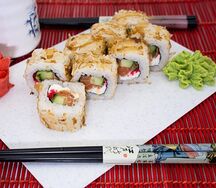 Ролл фирменный Бонито с лососем