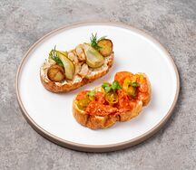 Брускетта с копчёной треской