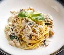 Феттуччине с курицей и грибами