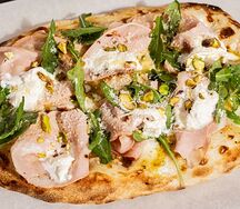 Мортаделла, фисташка, руккола