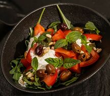 Томаты, руккола, страчателла