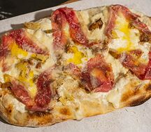 Утка, артишоки, белые грибы