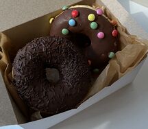 Ассорти из двух пончиков Шоколадный взрыв