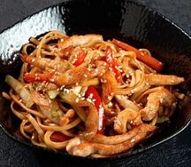 Удон со свининой