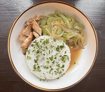 Паровой рис с курицей