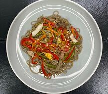 Wok гречневая лапша с морепродуктами в терияки соусе