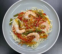 Wok удон с креветкой в сливочном соусе