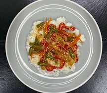 Wok рис с овощами в терияки соусе