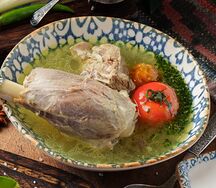 Мясо ягнёнка в бульоне Соютма