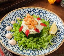 Салат Авокадо с семгой и креветками