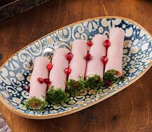 Рулетики из ветчины с сыром