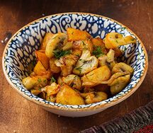 Картофель жареный с грибами и луком