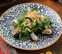 Салат с козьим сыром