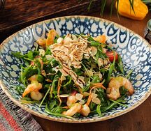 Руккола с тигровыми креветками