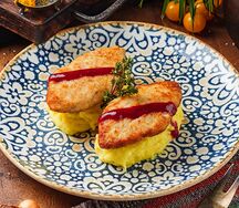 Котлеты куриные с брусничным соусом