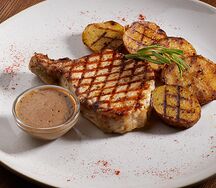 Свиная корейка с запечённым картофелем