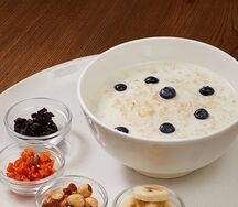 Каша овсяная с курагой и черносливом