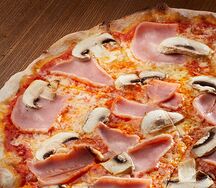 Пицца с ветчиной и грибами